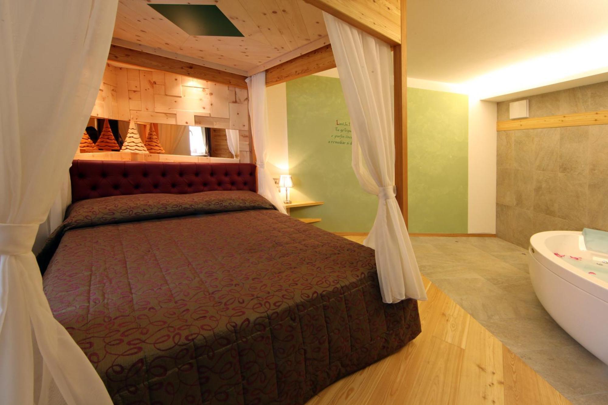 Hotel El Pilon Pozza di Fassa Eksteriør bilde