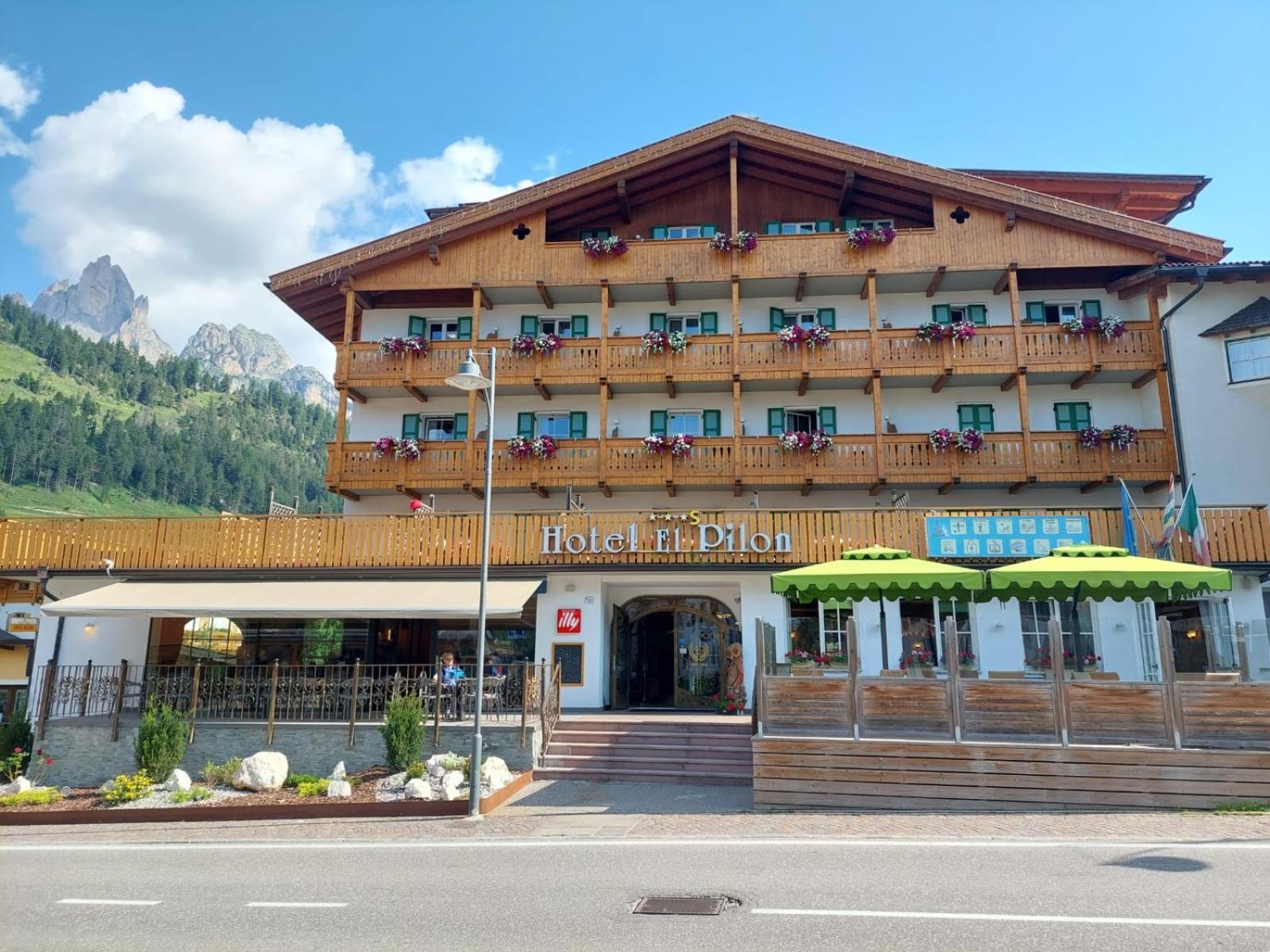 Hotel El Pilon Pozza di Fassa Eksteriør bilde