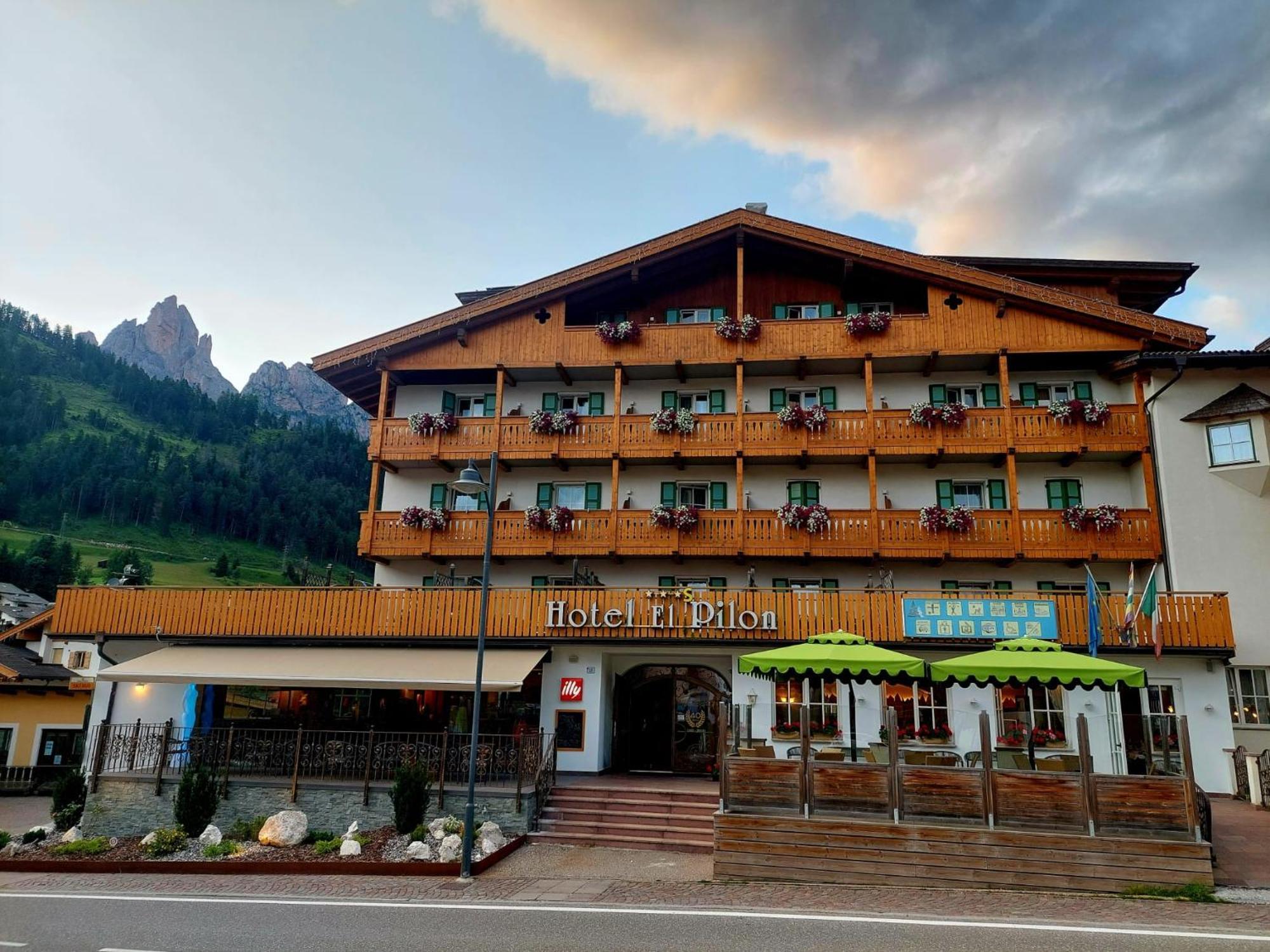 Hotel El Pilon Pozza di Fassa Eksteriør bilde